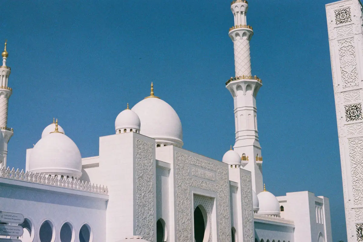 Etihad Airways reward flights to Abu Dhabi — Sheikh Zayed Grand Mosque under clear blue sky