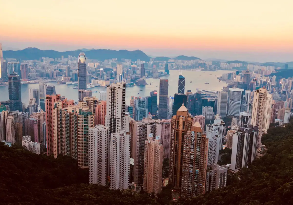 Cathay Pacific reward flights to Hong Kong — Kowloon skyline and Victoria Harbour at sunset